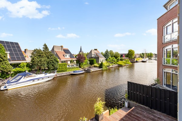 Foto - Verkocht onder voorbehoud: wonen aan het water met luxe, rust en een eigen aanlegsteiger!